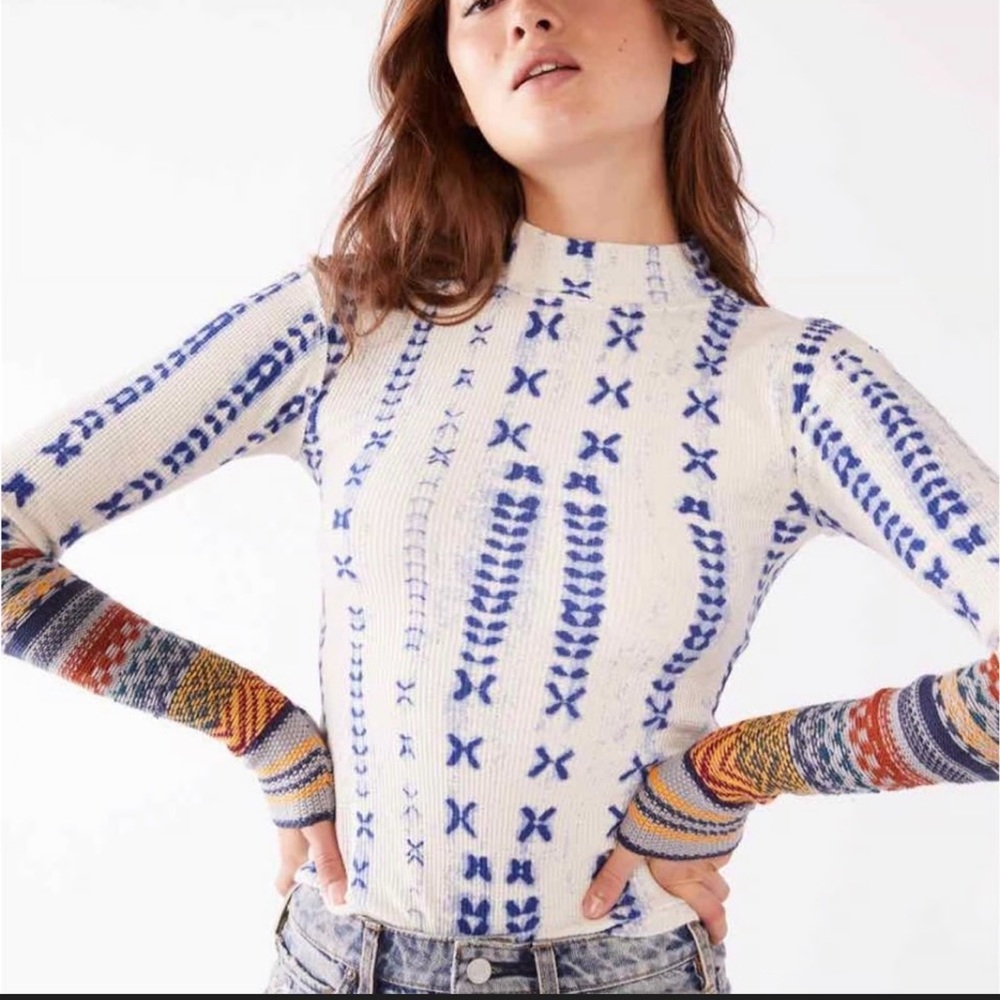 Free people Wonderful Swit top’s  thermal knit vintage- inspired print.